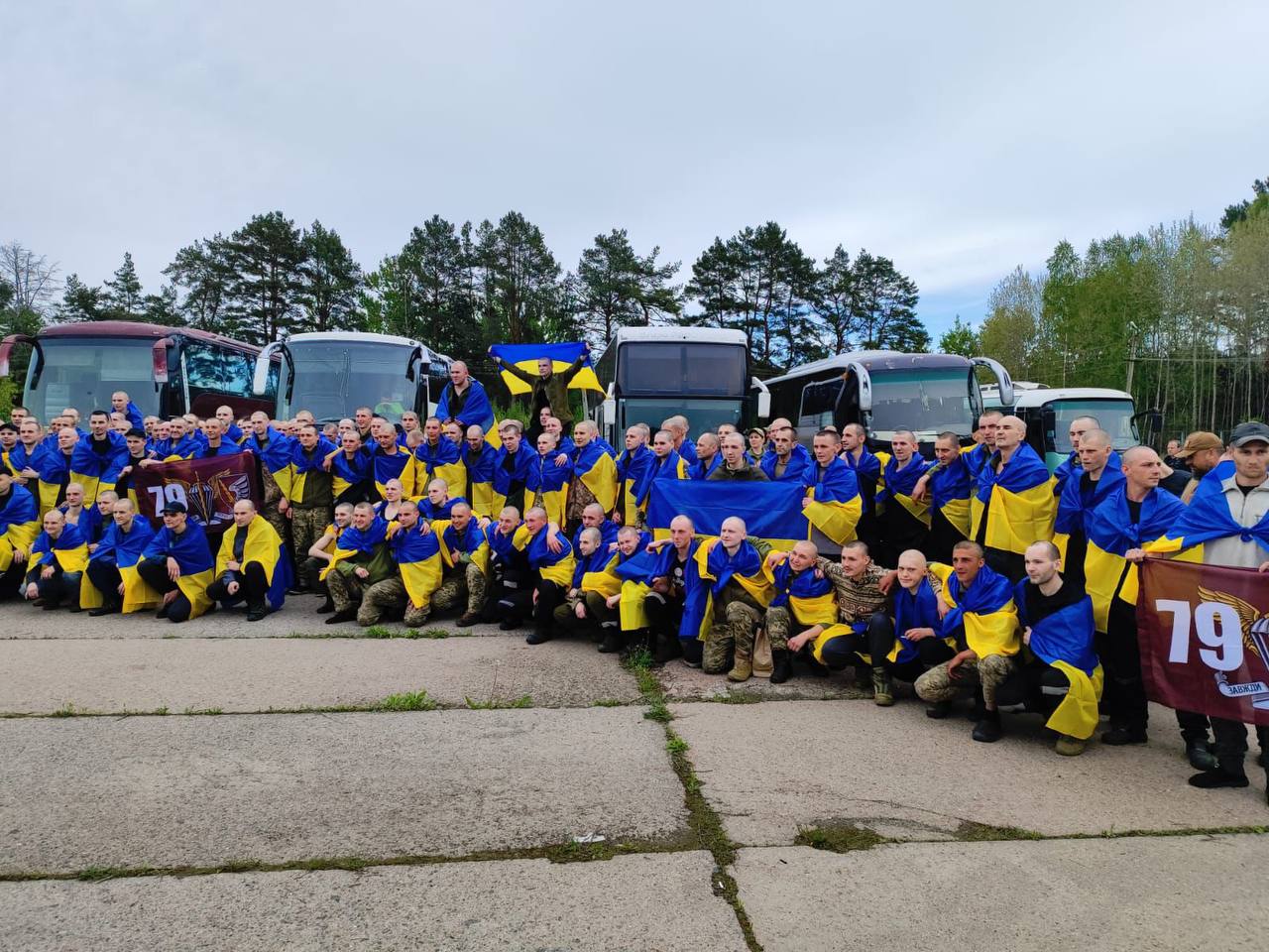 Зображення до:  З російського полону повернули 205 українських захисників