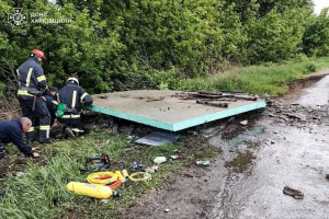 Зображення до посту: Під Харковом автомобіль врізався в зупинку: загинула жінка