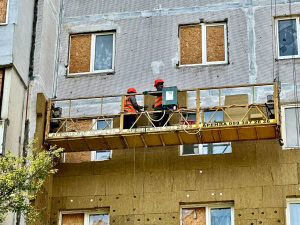 Зображення до посту: У Харківській міськраді показали, як відновлюють пошкоджені будинки на Ужвій та Бучми