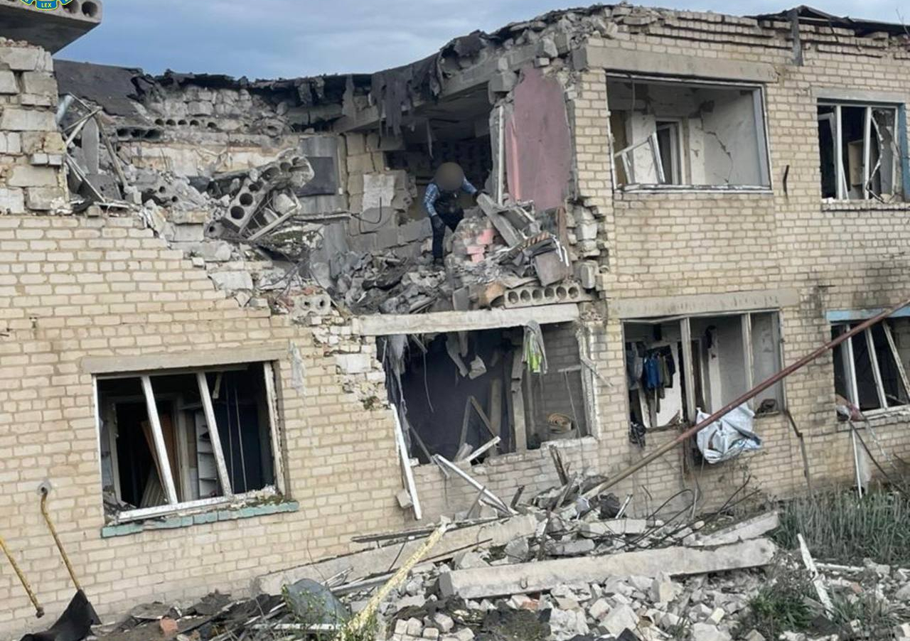 Зображення до:  Російські окупанти вдарили по Старовірівці: постраждали двоє людей