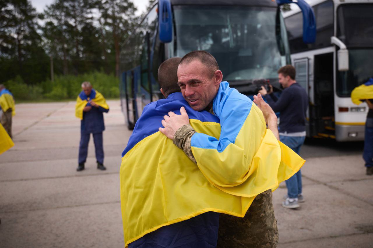 Зображення до:  Другий день «великого обміну»: додому повернулися 30 захисників з Харківщини