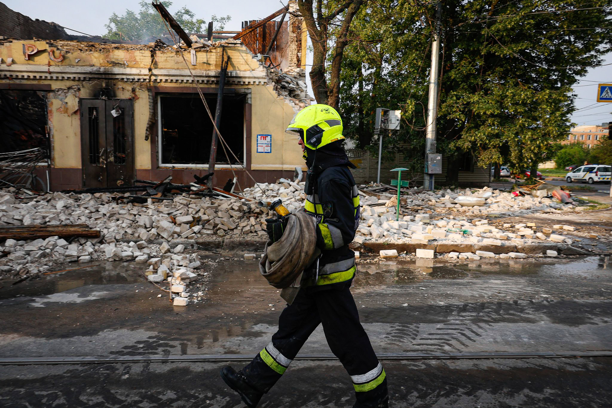 Зображення до:  Харків після атаки дронів 12 червня: фоторепортаж
