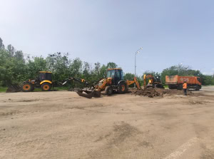 Зображення до посту: На дорозі в Харкові залатали вирву від ракетного удару 2 червня