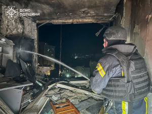 Зображення до посту: Одесу атакували дрони: горіли будинки, 13 постраждалих
