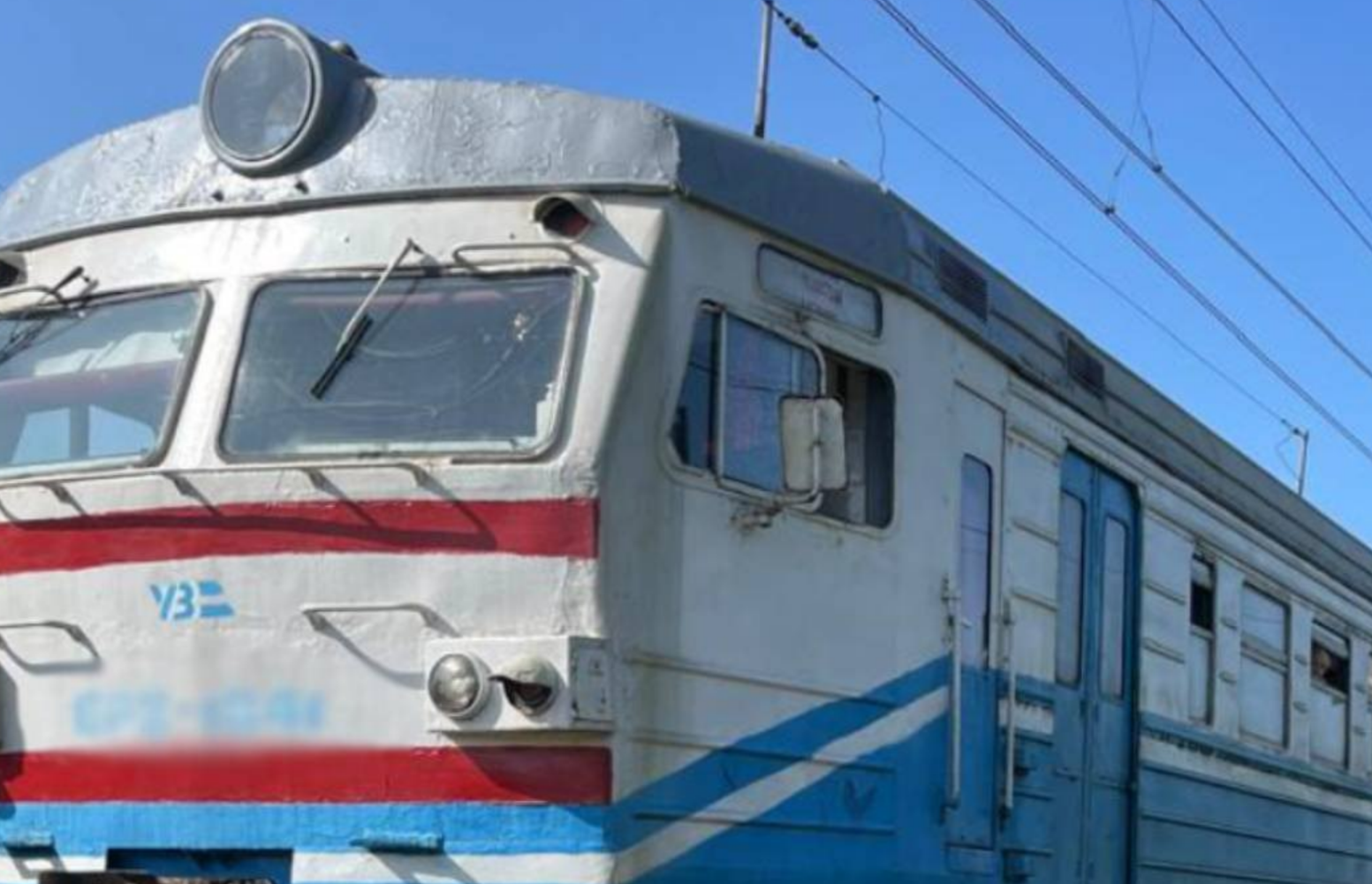Зображення до:  На Харківщині електричка збила юнака: хлопець у реанімації