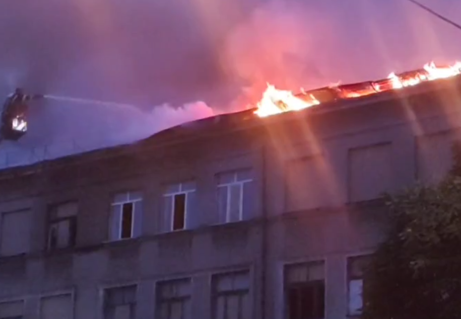 Зображення до:  У Харкові через пожежу евакуювали районний ТЦК