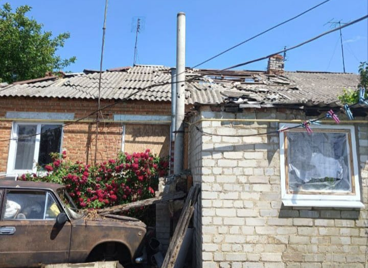 Зображення до:  Російські FPV-дрони атакували Золочівську громаду: пошкоджені квартири та дім