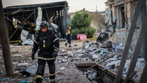 Зображення до посту: Дві балістичні ракети поцілили у житловий район Харкова: Терехов показав вирви