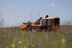 Зображення до посту: Розміновувати поля під Харковом допомагає італійська техніка