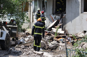 Зображення до посту: У Луцьку після російського обстрілу триває пошукова операція