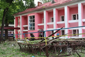 Зображення до посту: До двох зросла кількість загиблих унаслідок авіаудару по Харкову ввечері 7 червня