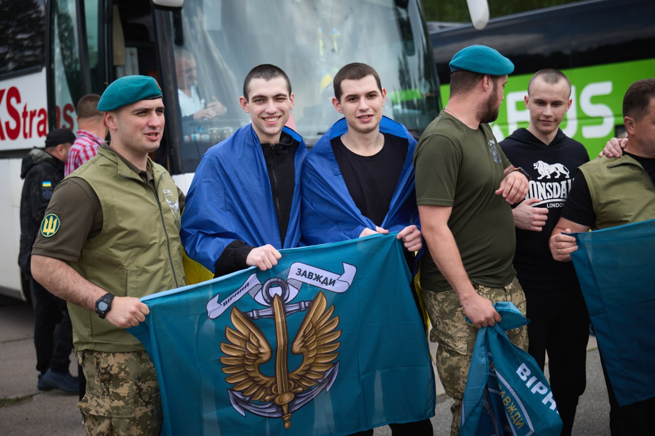 Зображення до: Між Україною та рф відбувся новий етап обміну: серед звільнених — воїни, яких вважали зниклими безвісти