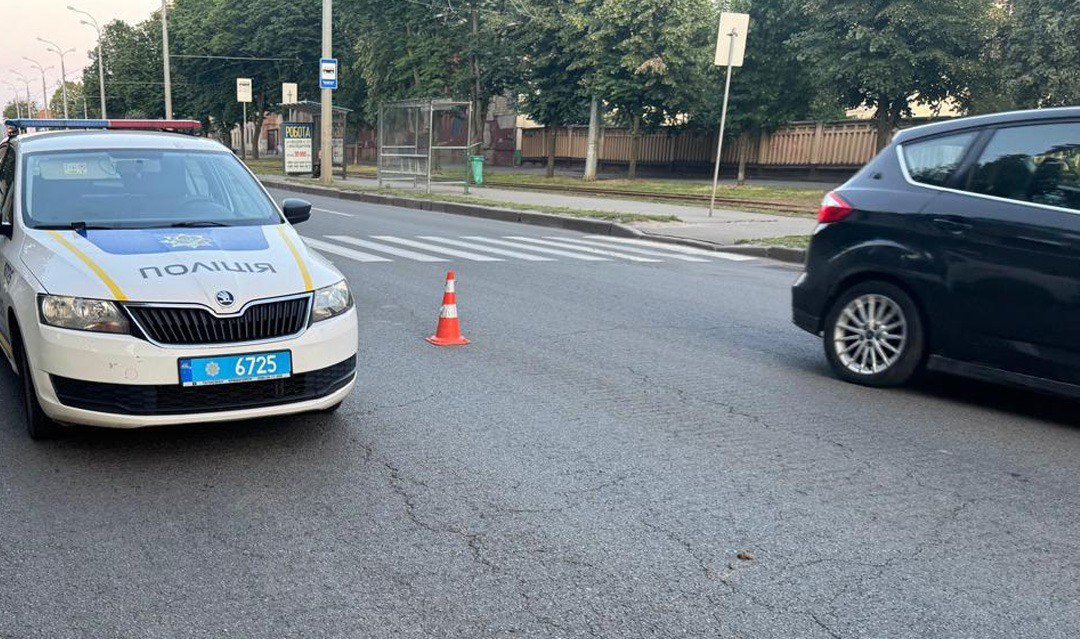 Зображення до:  У Харкові дві жінки потрапили під колеса авто на переході, одна загинула