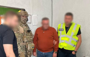 Зображення до посту: Загрожує 10 років за ґратами: працівнику ТЦК з Богодухівщини оголосили підозру в хабарництві