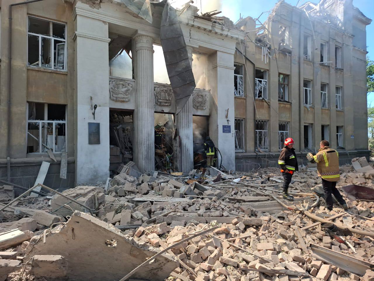 Зображення до:  Російська ракета влучила в ліцей на Одещині: є загиблі та поранені