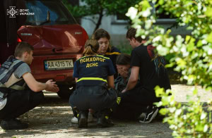 Зображення до посту: У Києві триває розбір завалів п’ятиповерхівки: серед загиблих — мати з дитиною
