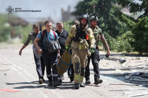 Зображення до посту: Російська армія вдарила по Дніпру та області: є загиблі, пошкоджена залізниця