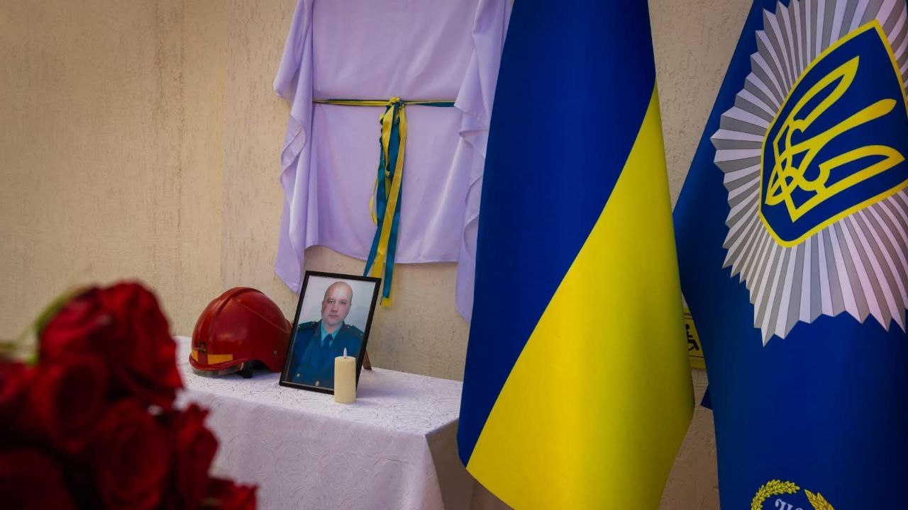 Зображення до:  У Балаклії відкрили меморіальну дошку загиблому рятувальнику Ігорю Вербицькому