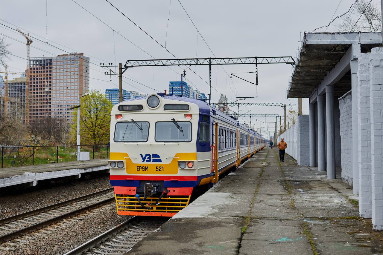 Поїзд на станції