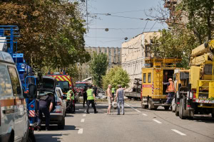 Зображення до посту: У Харкові російські дрони влучили в будівлю обласного ТЦК, є поранені