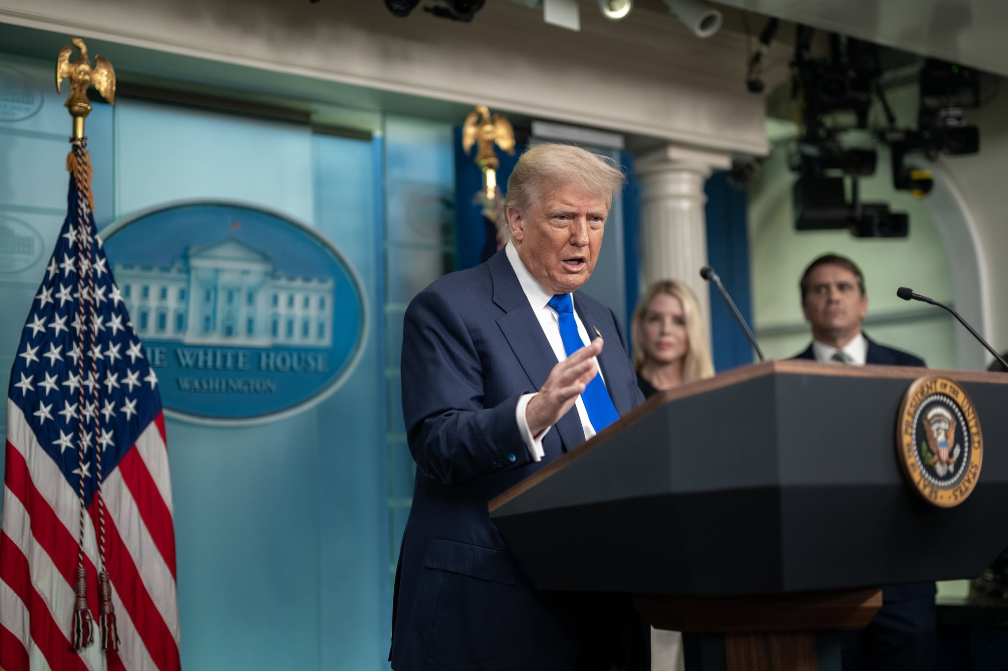 Зображення до:  Трамп обіцяє «дуже суворі тарифи» росії та батареї Patriot Україні