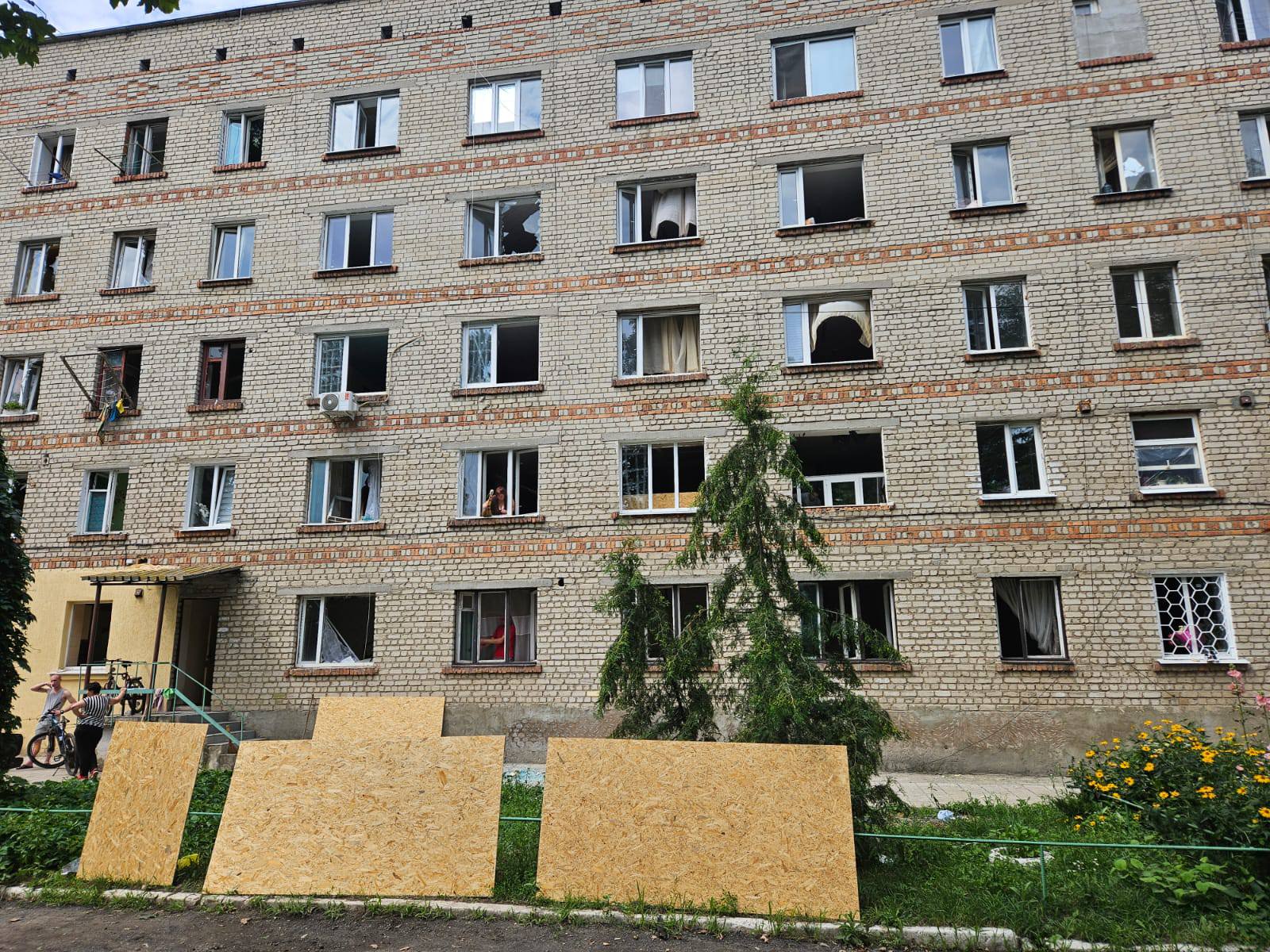 Зображення до:  У Чугуєві внаслідок обстрілу частково немає світла