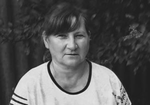 Зображення до посту: У Златополі поховали загиблу під час атаки дронів — без матері залишились п’ятеро дітей