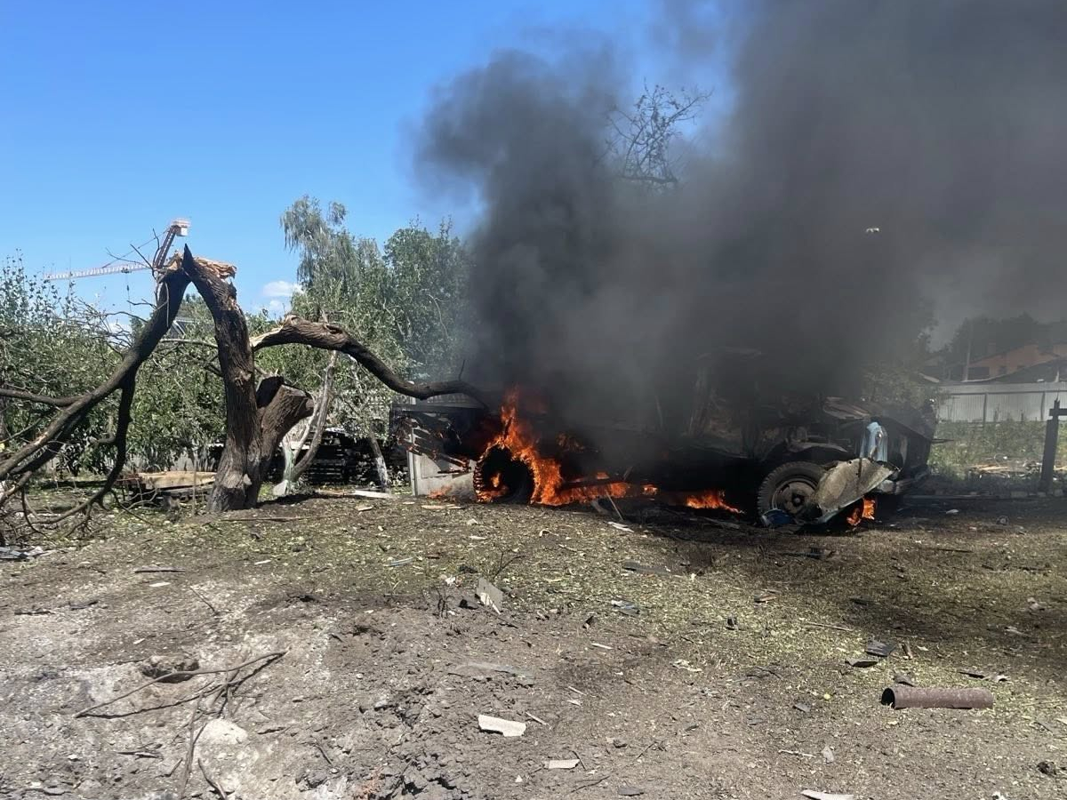 Зображення до:  Поліцейський врятував дитину під час обстрілу Златополя