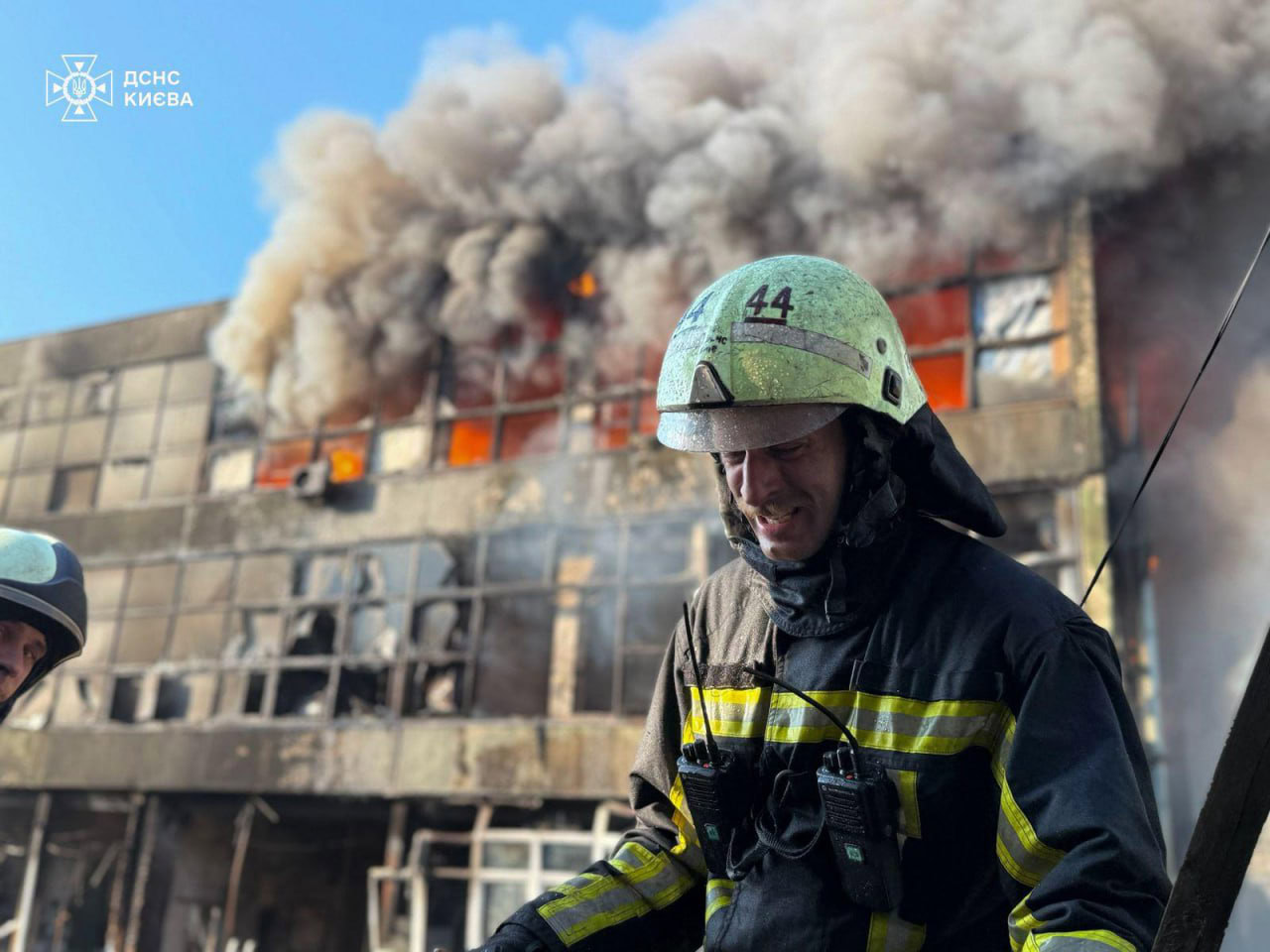 Зображення до:  Київ після обстрілу: загинули двоє жінок