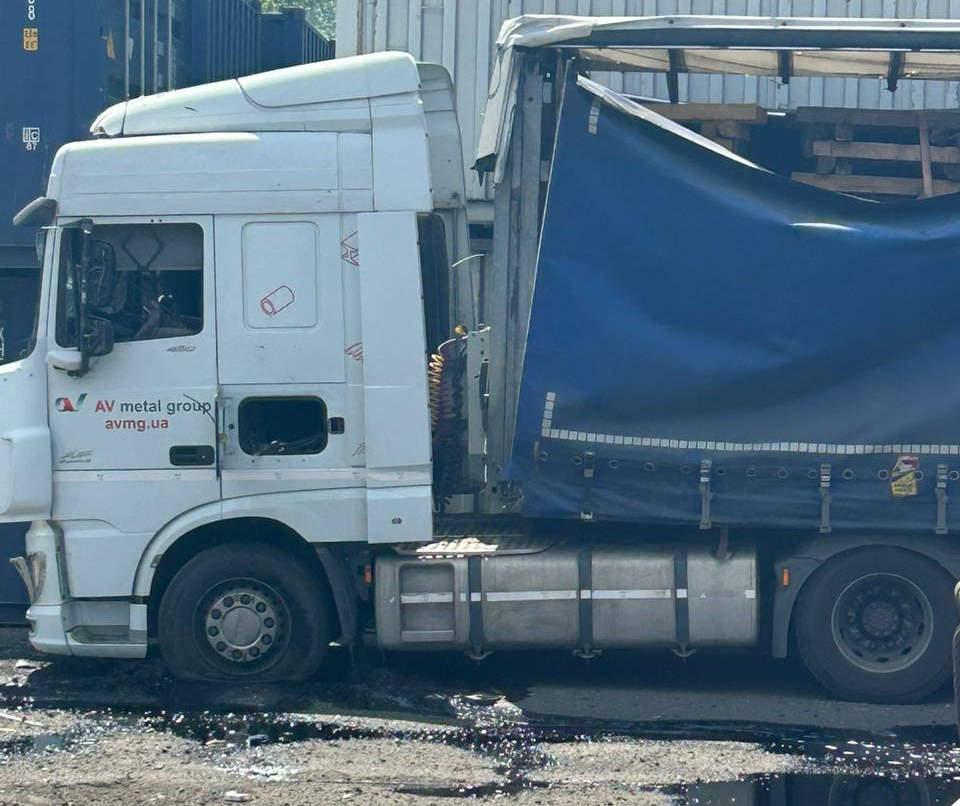 Зображення до:  Російська армія вдарила ракетою по порту Одеси: загинули двоє людей