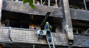 Зображення до посту: У Києві від дронової атаки постраждали понад 20 людей, спалахнули пожежі