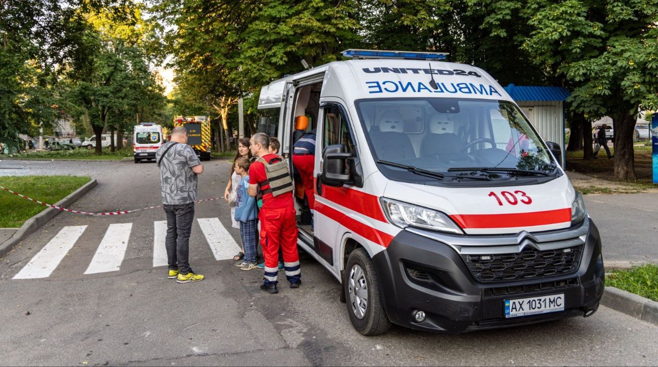 Зображення до:  Дронова атака на Харків: троє постраждалих — у лікарні, серед них дитина
