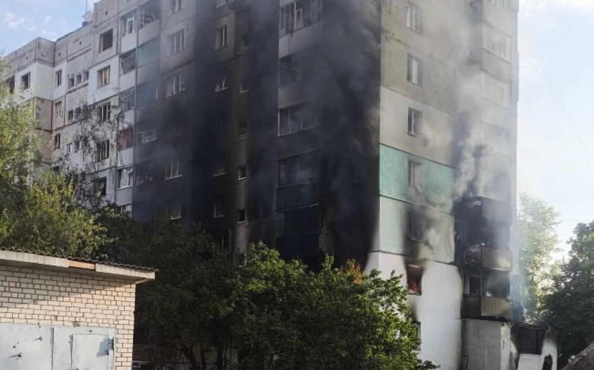 Зображення до:  У Куп’янську від обстрілів горіла багатоповерхівка