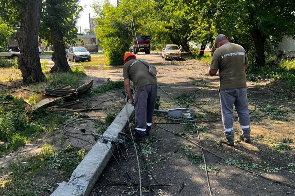 Зображення до:  На Харківщині через буревій без світла залишаються близько 9,5 тисяч абонентів