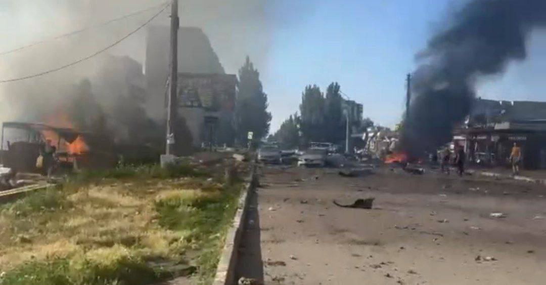 Зображення до:  Російська армія скинула авіабомбу на центр Добропілля на Донеччині: є загиблі та поранені