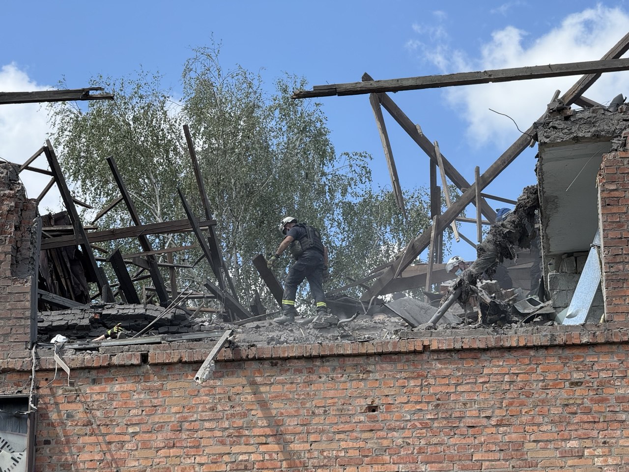 Зображення до:  Другий день поспіль по Харкову б’ють новими російськими авіабомбами УМПБ-5