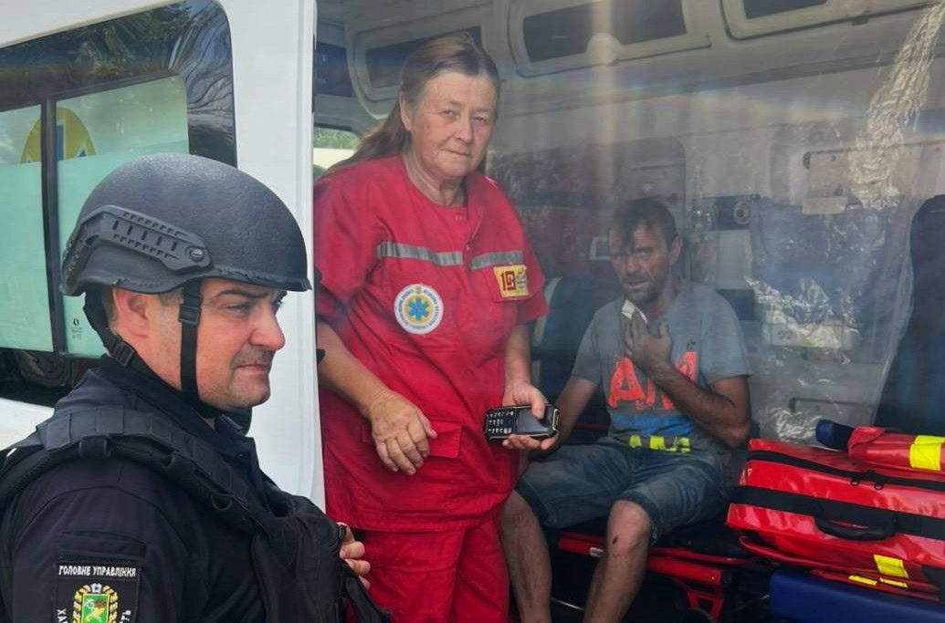 Зображення до:  На Харківщині російський дрон скинув вибухівку на людину під час отримання гуманітарки