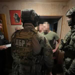 У Харкові працівники ДБР затримали п'ятьох посадовців Олексіївської виправної колонії, яких підозрюють у катуваннях ув'язнених. Фото: Офіс Генерального прокурора