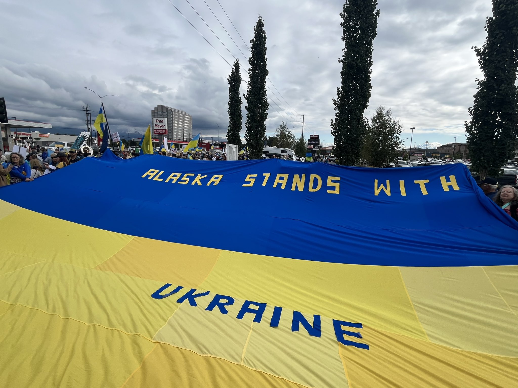 Зображення до:  На Алясці напередодні зустрічі Трампа та Путіна пройшли мітинги на підтримку України