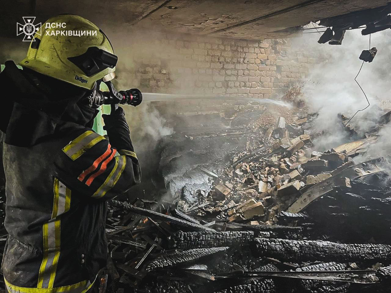 Зображення до:  Обстріли Харківщини: у Золочеві горіла лікарня, на Чугуївщині — чотириповерхівка
