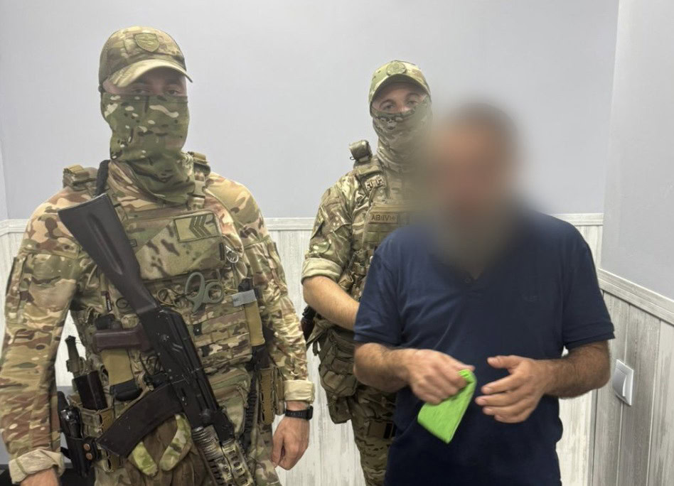 Зображення до:  У Харкові затримали водія машини, яка врізалась в автобус та тролейбус