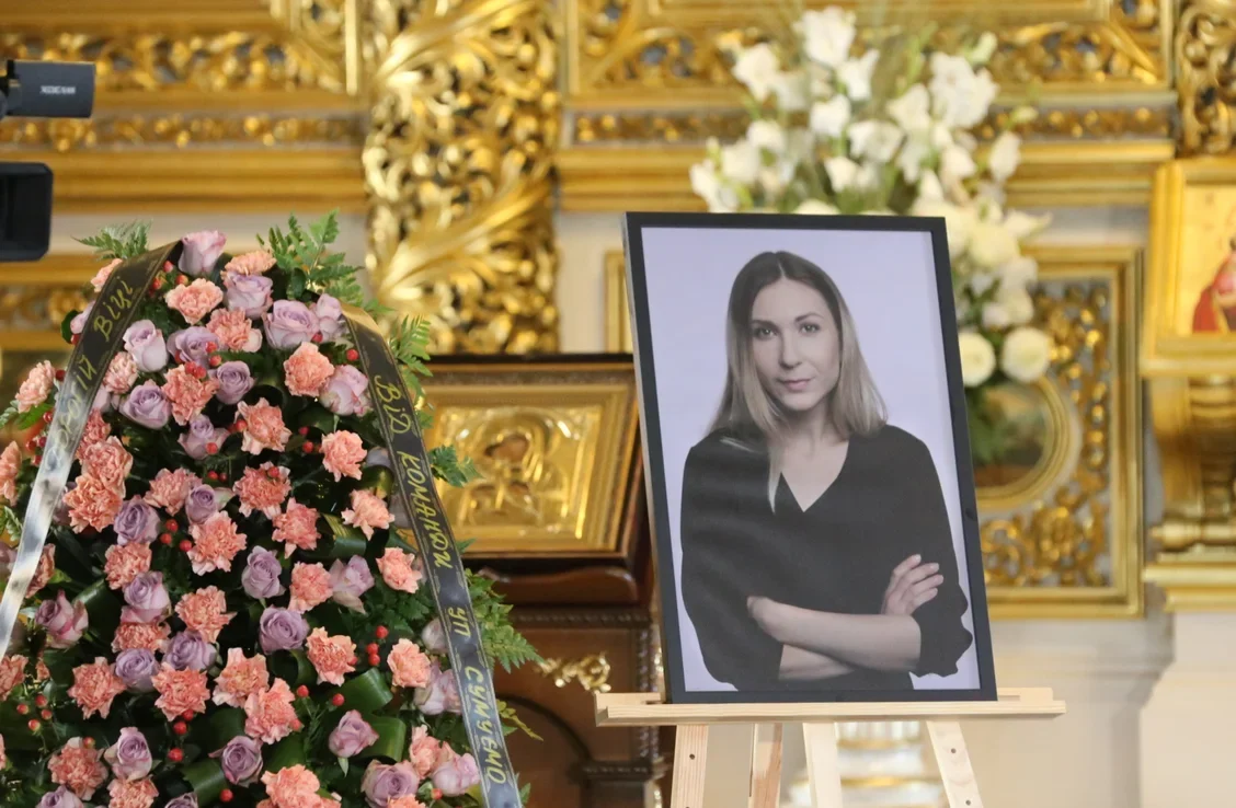 Зображення до:  У Києві попрощалися з журналісткою Вікторією Рощиною, яка загинула у російському полоні