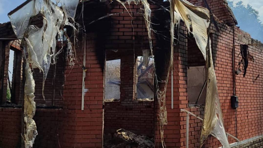 Зображення до:  Російські обстріли спричинили пожежі в Лосівці та Рогані, загинув чоловік