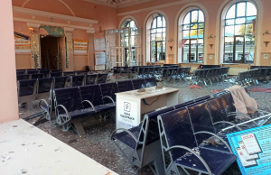 Зображення до посту: У Лозівській громаді після обстрілу майже відновили електропостачання, вокзал не працює