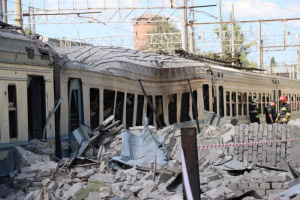 Зображення до посту: Після обстрілу поїзд з Харкова до Лозової скасували: як ходять електрички