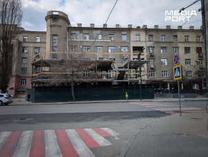 Зображення до посту: Суд у справі забудови біля «Гіганта»: відповідачка за кордоном, документів суду не надали