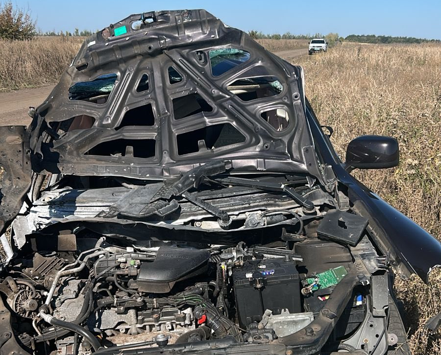 Автомобіль, який атакували російські військові на Куп'янщині, 12 вересня 2025. Фото: Андрій Канашевич