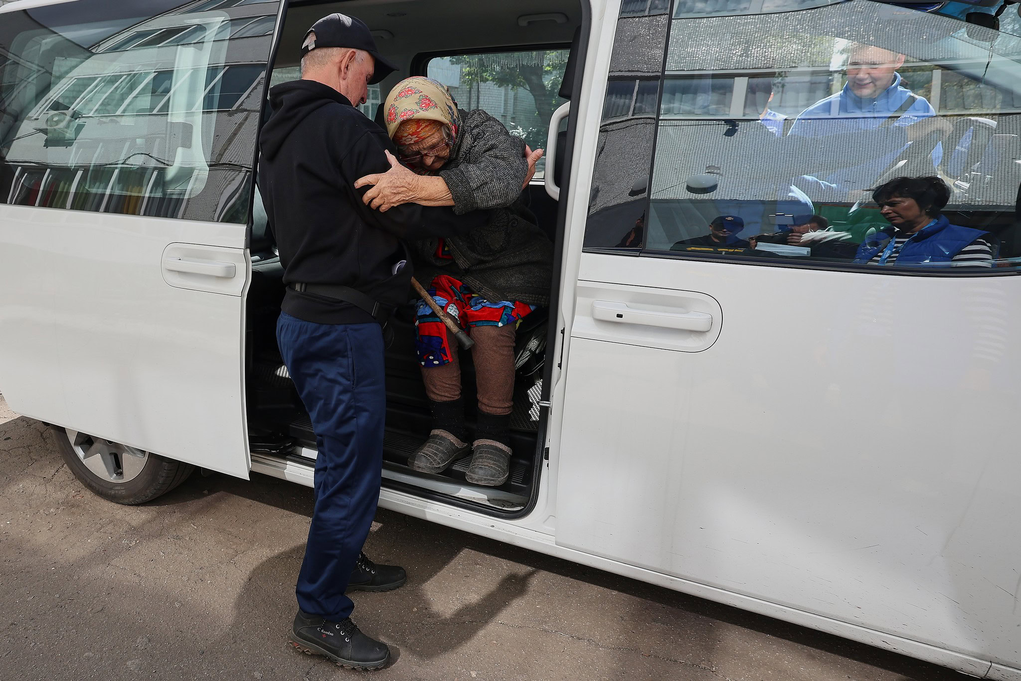 Зображення до:  Майже сім тисяч людей за два місяці: як приймає переселенців транзитний центр у Лозовій