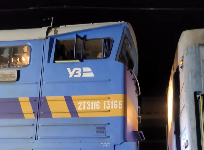 Зображення до:  Надзвичайна ситуація на Київщині: евакуювали пасажирів поїзда з Харкова, затримуються рейси