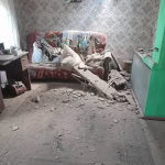 У селі Тимофіївка Золочівської громади російський дрон вдарив у приватний будинок, пробило покрівлю. Фото: Віктор Коваленко